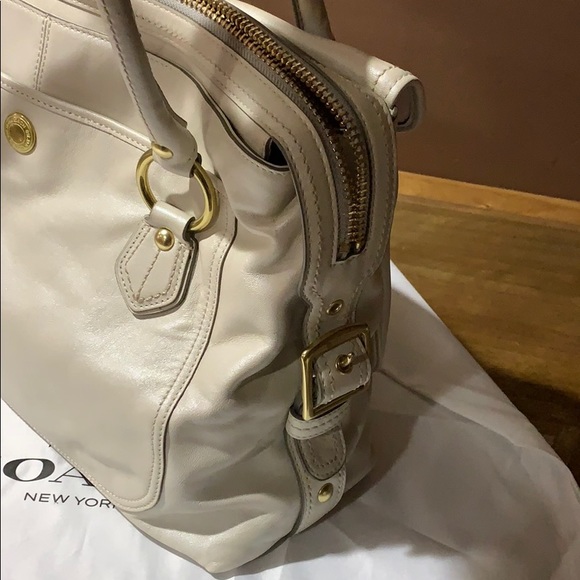 Beautiful Coach Cream Tote - Picture 2 of 8